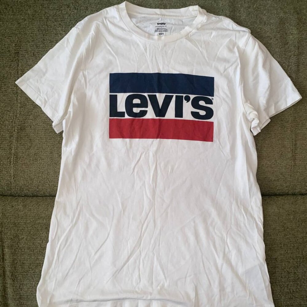 Levi's T-shirt new